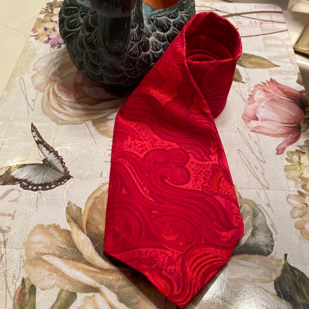 RED 100% Thai Silk tie Made in  Thailand 4” x 54” Vintage